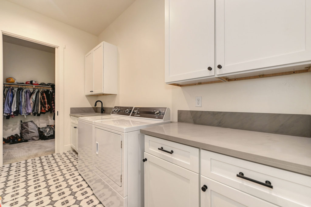 JNT Building and Remodeling - Custom laundry room